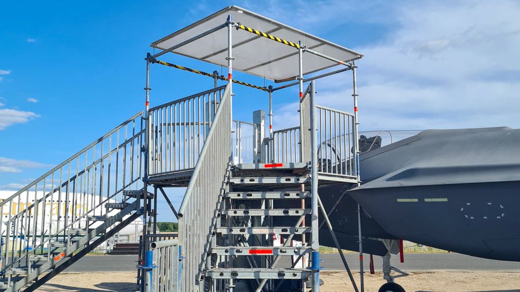 Disabled Platform Lift 1.3 m + Stairs & Wheelchair Viewing Platform