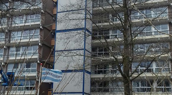 Temporary passenger lift deployed for home care apartment in Assen