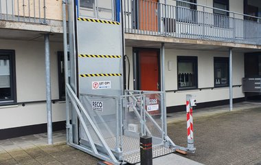 Replacement lift during lift maintenance? This is how a housing association in Hoevelaken (NL) solved the situation