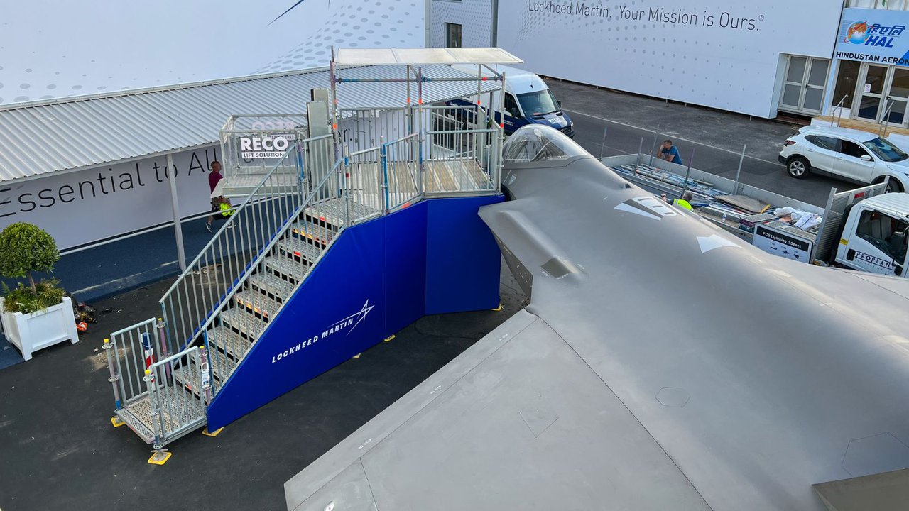 Disabled Platform 1.5m + Staircase & Wheelchair lift