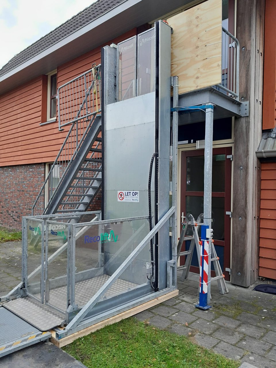 Reco Low-rise Platform Lift 2800 hire
