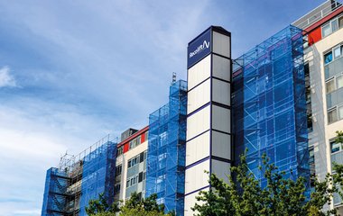 Temporary walkway and passenger lifts maintain access at Cliostede in Eindhoven (NL)