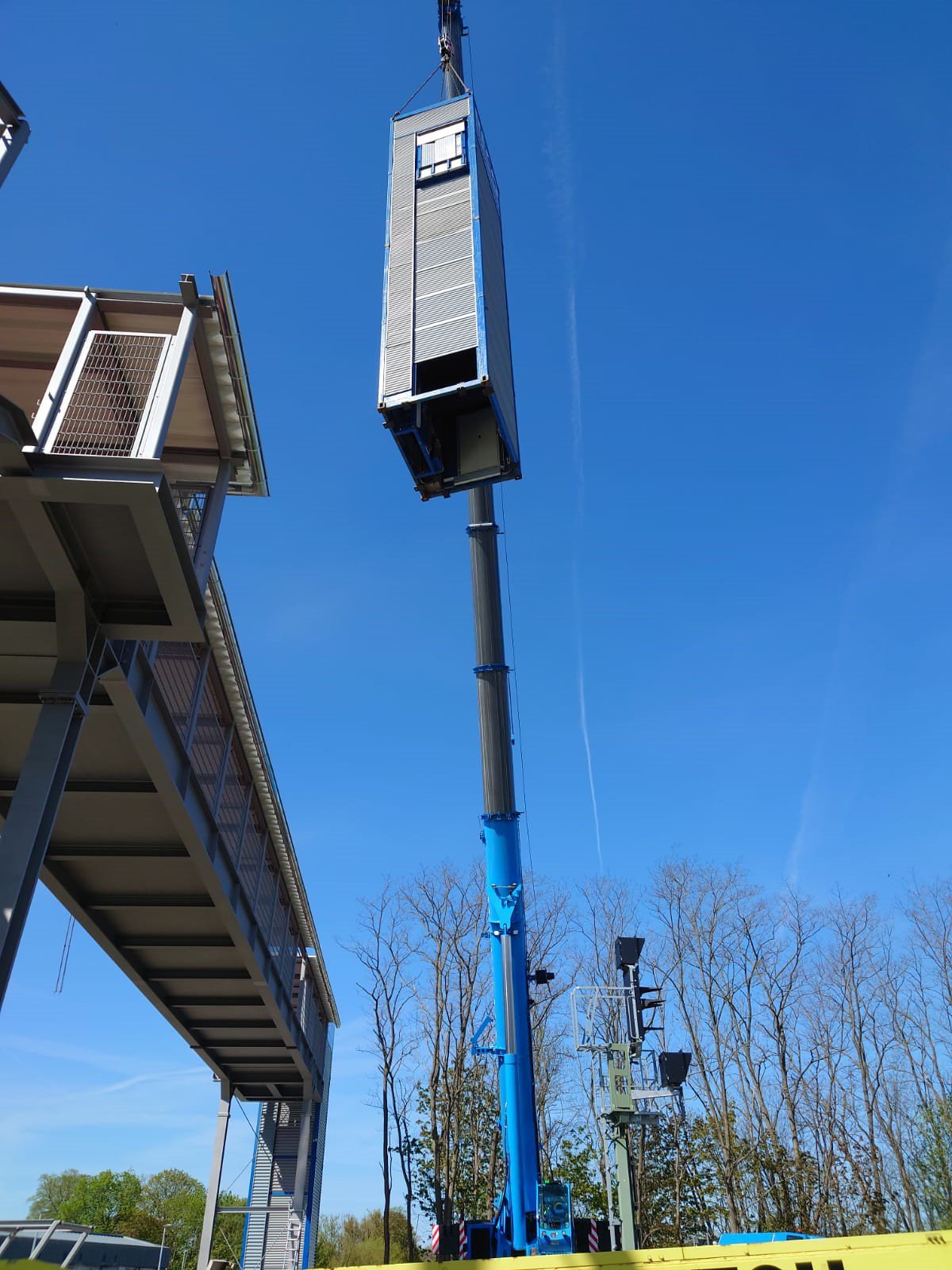temporary pedestrian bridge passenger lift